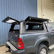 Экспедиционный кунг на Хайлюкс (Toyota Hilux). Служит надёжной защитой груза от дождя, снега, ветра и других неблагоприятных погодных условий. Кроме того, кунг предотвращает кражу груза, затрудняя доступ к нему для посторонних лиц.⭐⭐⭐⭐⭐