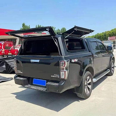 Экспедиционный кунг на ISUZU D-MAX. Служит надёжной защитой груза от дождя, снега, ветра и других неблагоприятных погодных условий. Кроме того, кунг предотвращает кражу груза, затрудняя доступ к нему для посторонних лиц.⭐⭐⭐⭐⭐